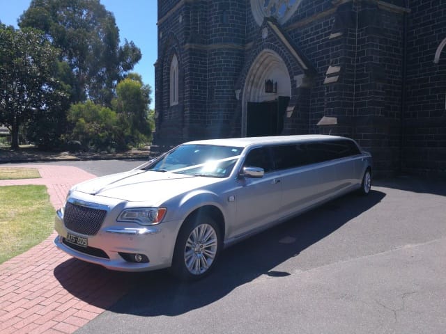 Elegant Silver Limousine Hire – South Melbourne Wedding Inspiration
